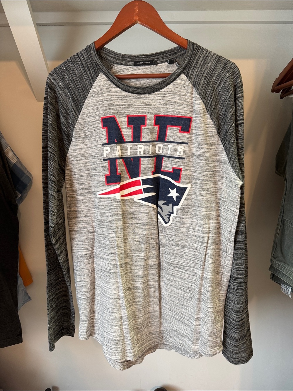 NFL Men’s Patriots Grey Raglan Long Sleeve Tee XL